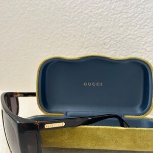 Over sized Gucci sunglasses